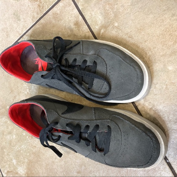 Nike’s - Picture 2 of 6